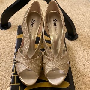 Fioni Night Heels Womens 8.5 Glitter Slip On Open Toe Pumps Gold Faux Leather.